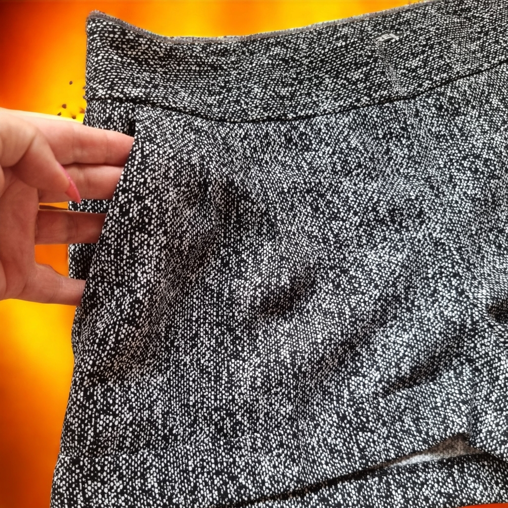 Express Lightweight Flowy Shorts - Picture 5 of 8
